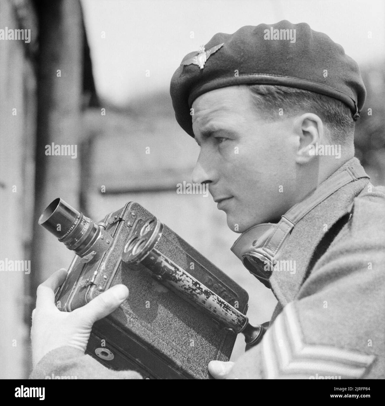 The British Army Film and Photographic Unit 1941 - 1947 Sgt Harry Oakes, cine cameraman and photographer with No 5 Army Film and Photographic Unit, poses with his cine camera for a final picture before leaving the North West European theatre in June 1945. After service with the Royal Corps of Signals, Harry Oakes volunteered for the AFPU and served with No 5 Section in North West Europe from 1944 - 1945. He then served in South East Asia and then returned to cover the Allied Occupation of Vienna, December 1946. Equally at home using a cine or still photograph camera, he was one of the AFPU tea Stock Photo
