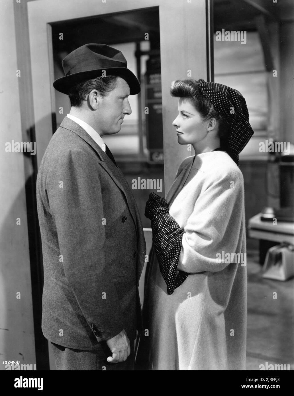 SPENCER TRACY and KATHARINE HEPBURN in WOMAN OF THE YEAR 1942 director GEORGE STEVENS gowns Gilbert Adrian music Franz Waxman producer Joseph L. Mankiewicz Metro Goldwyn Mayer Stock Photo