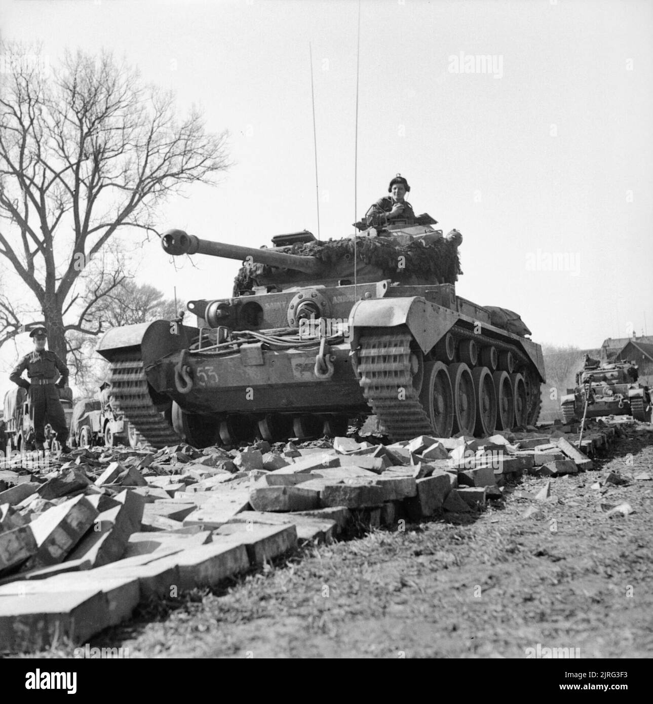 Comet tanks of the 2nd Fife and Forfar Yeomanry, 11th Armoured Division, crossing the Weser at Petershagen, Germany, 7 April 1945. Comet tanks of the 2nd Fife and Forfar Yeomanry, 11th Armoured Division, crossing the Weser at Petershagen, 7 April 1945. Stock Photo