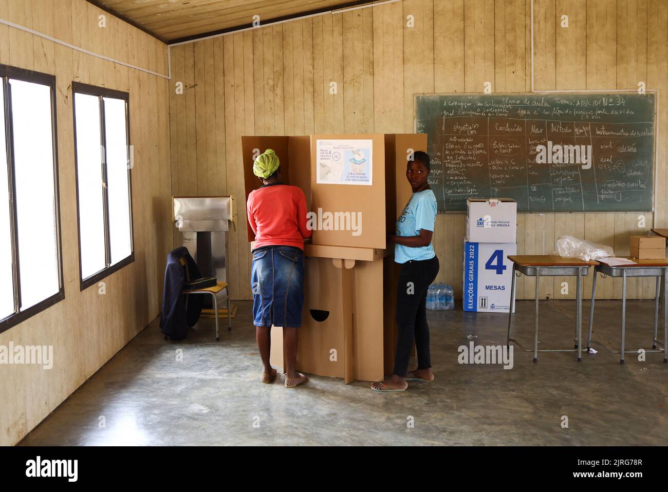 Locals vote during the general election in Cacuaco, a suburb of the capital, Luanda, Angola August 24, 2022. REUTERS/Siphiwe Sibeko Stock Photo
