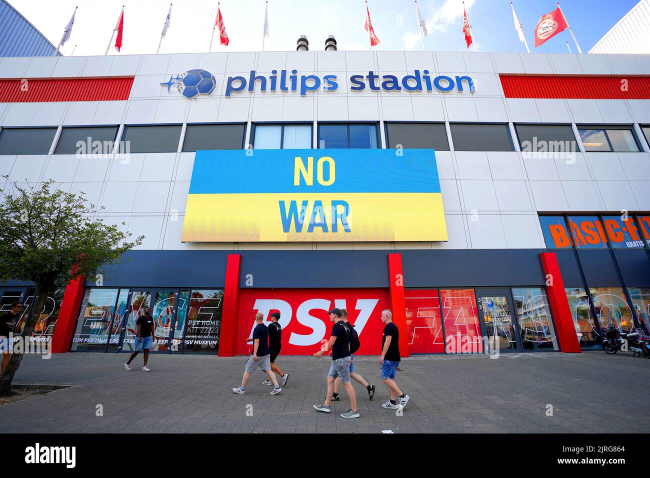 A message in support of Ukraine is displayed on screen ahead of the UEFA Champions League qualifying match at PSV Stadion, Eindhoven. Picture date: Wednesday August 24, 2022. Stock Photo