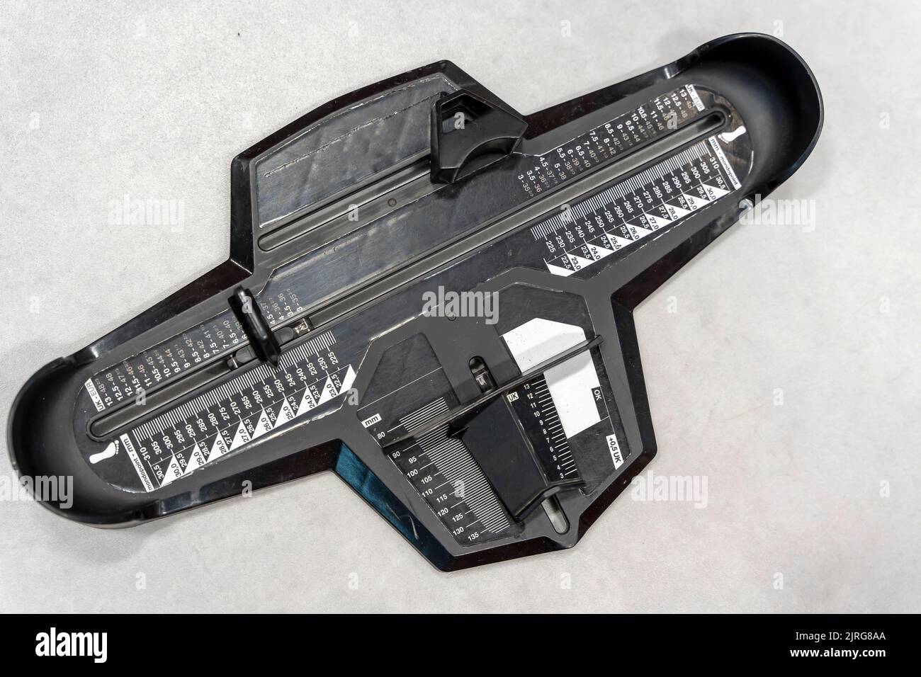 Measuring Shoe Size. device for determining the length of the foot