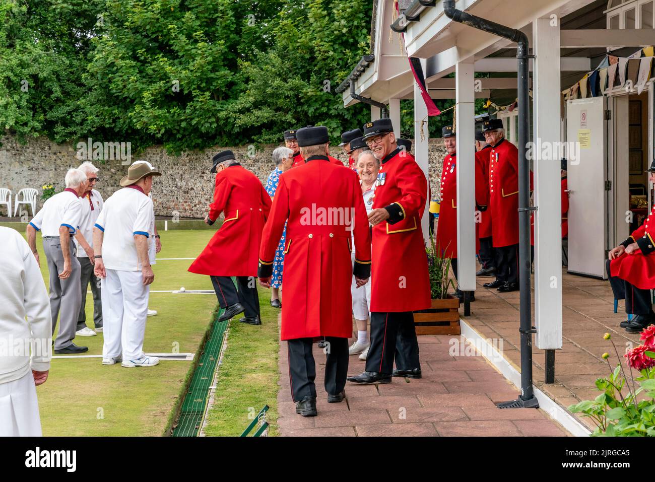 The Chelsea Pensioners Bowls Team Arrive In Lewes To Play The Local Bowls Team, Lewes, East Sussex, UK. Stock Photo