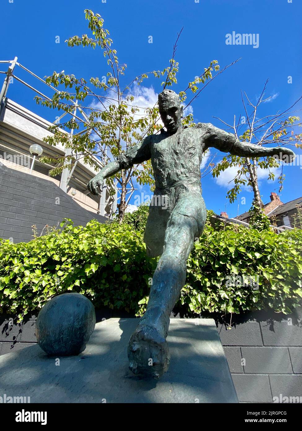 Jackie Milburn Statue, St James' Park, Newcastle Stock Photo Alamy