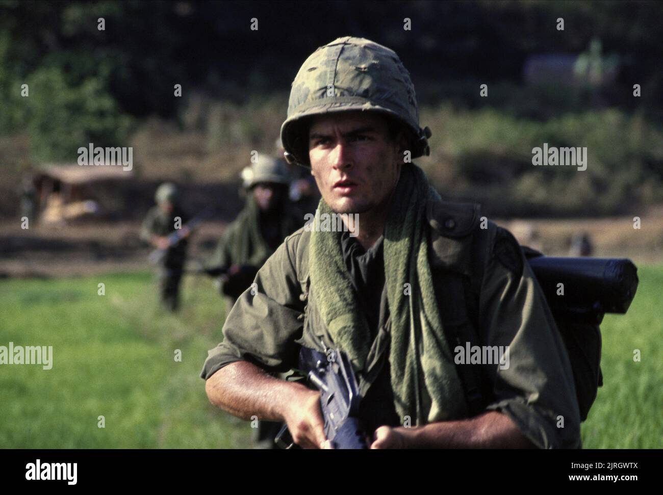 Charlie sheen platoon hi-res stock photography and images - Alamy