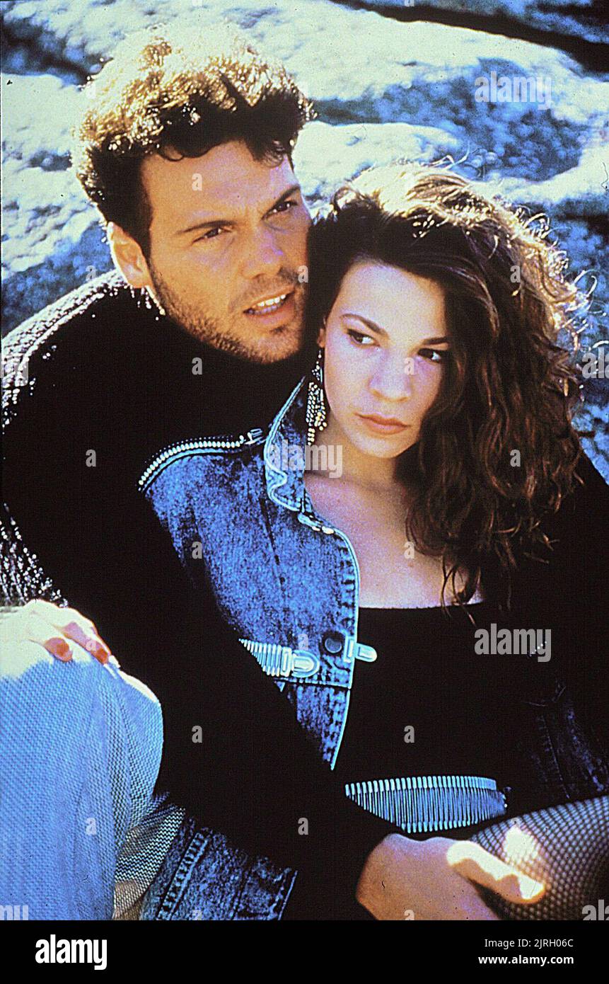 VINCENT D'ONOFRIO, LILI TAYLOR, MYSTIC PIZZA, 1988 Stock Photo - Alamy, image size:861x1390
