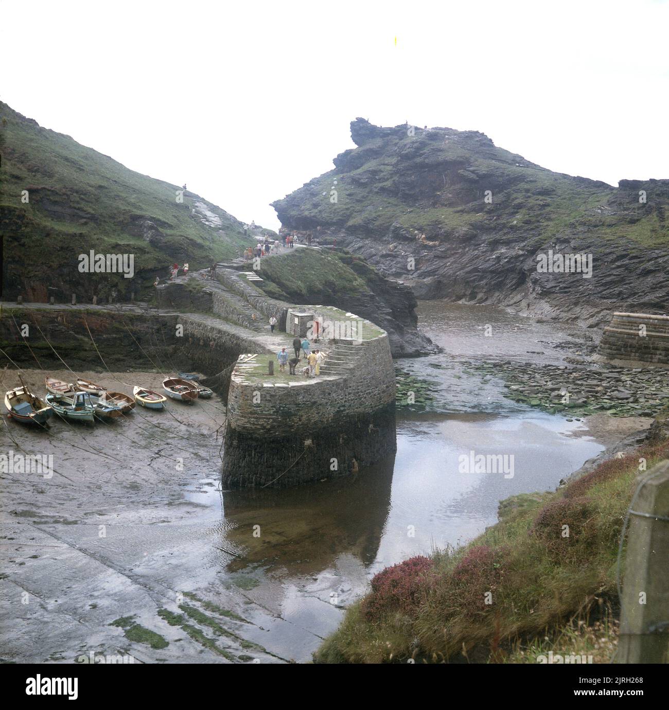 1971, historical, view of the habour at Boscastle, Cornwall, England, UK, with the tide out. A scenic spot on the north coast of Cornwall, the tiny harbour was orginally built to handle trade in slate from the nearby Delabole quarries and before the railways was a thriving port. Stock Photo