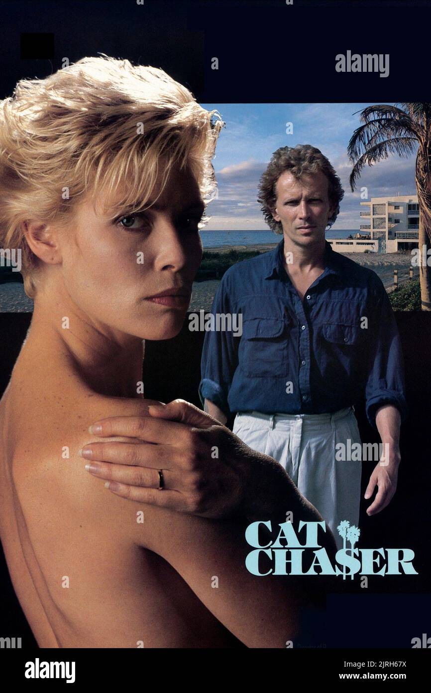 KELLY MCGILLIS, PETER WELLER POSTER, CAT CHASER, 1989 Stock Photo
