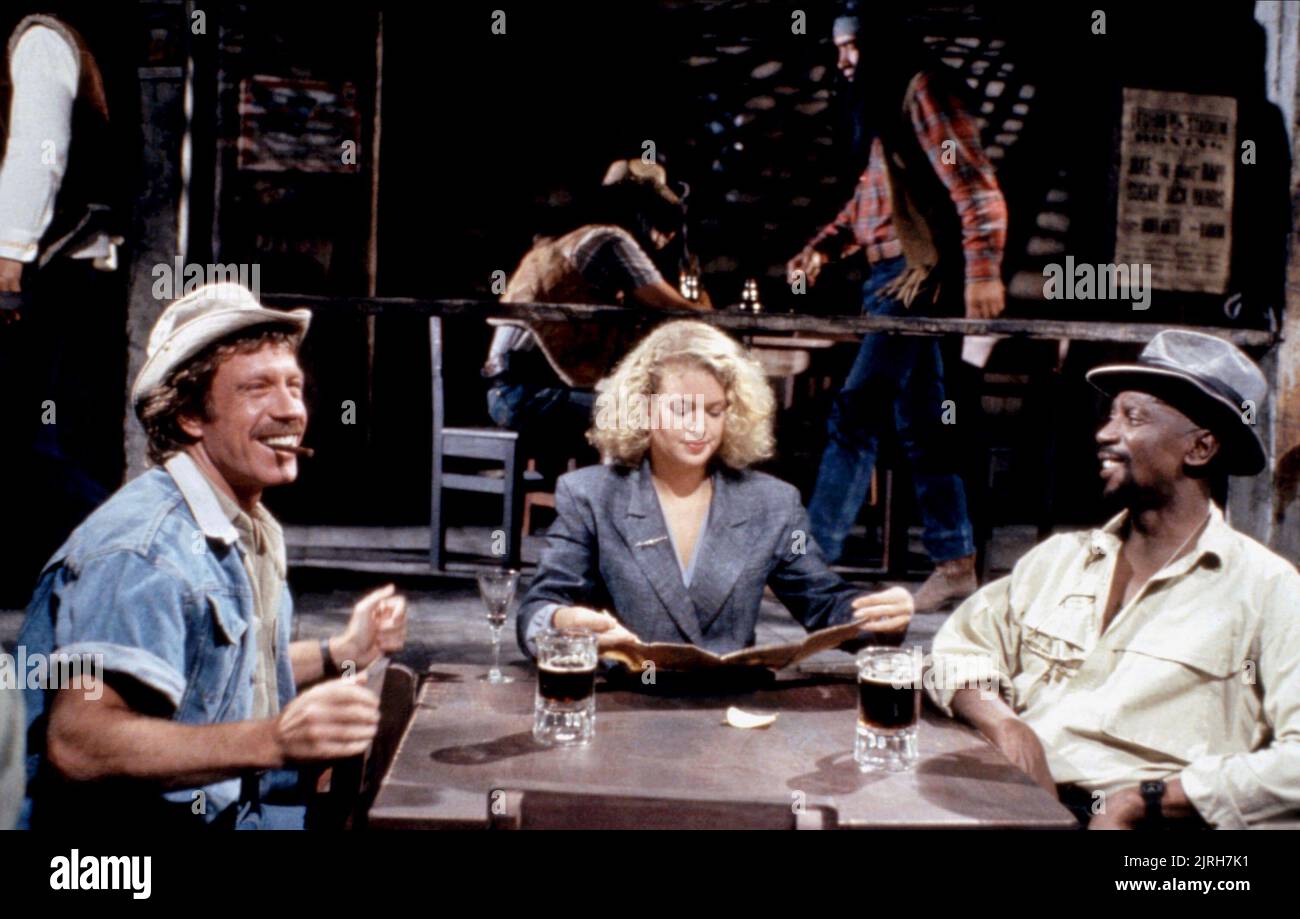 CHUCK NORRIS, MELODY ANDERSON, LOUIS GOSSETT JR., FIREWALKER, 1986 Stock Photo