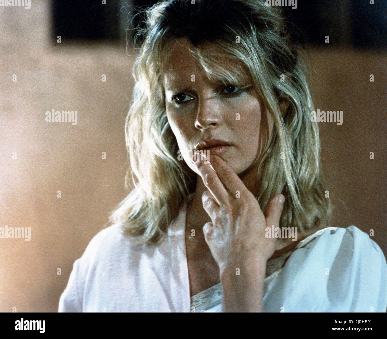 kim basinger smoking cigarettes Kim basinger 1985 hi-res stock photography and images