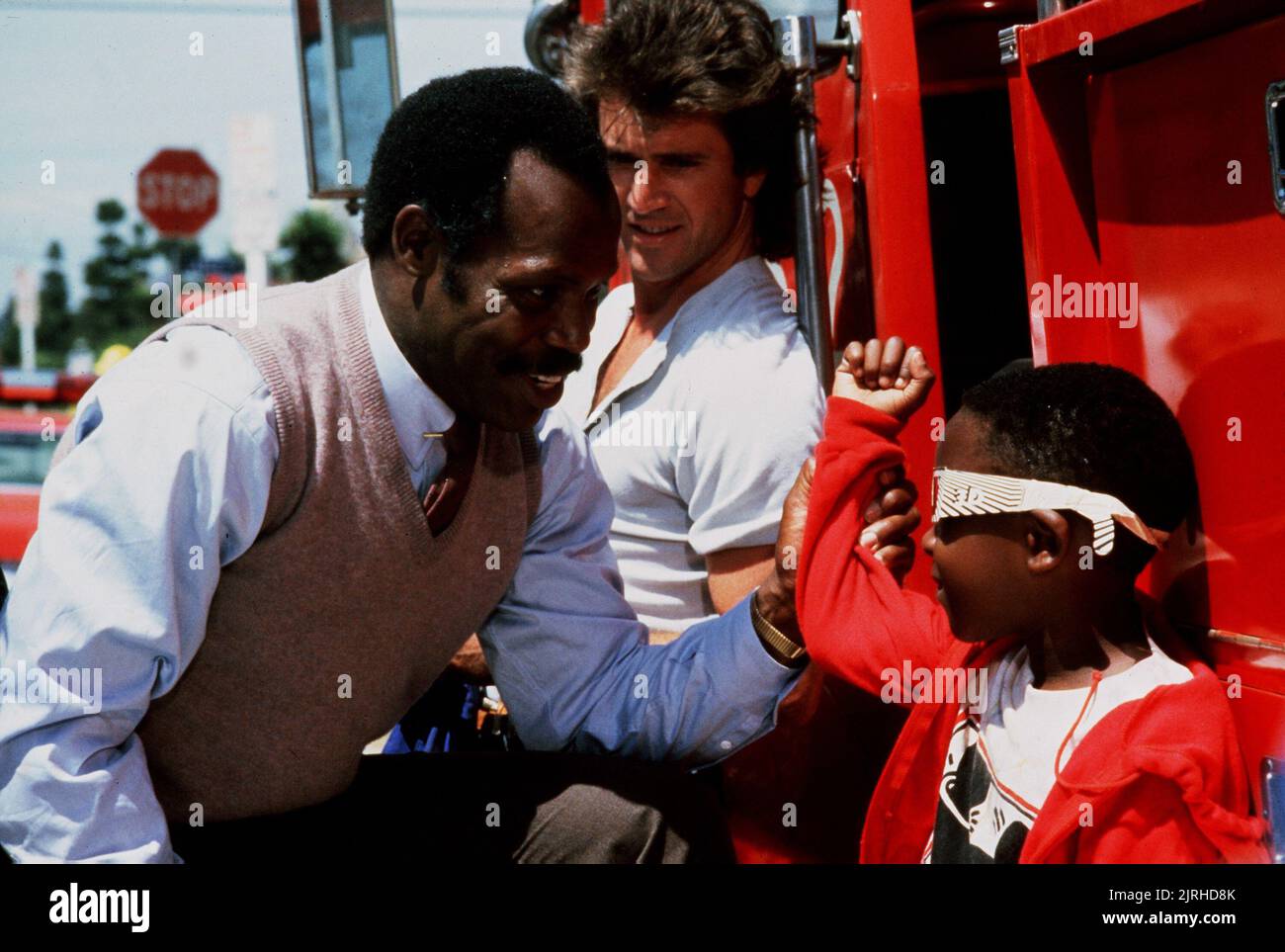 DANNY GLOVER, MEL GIBSON, LETHAL WEAPON, 1987 Stock Photo Alamy