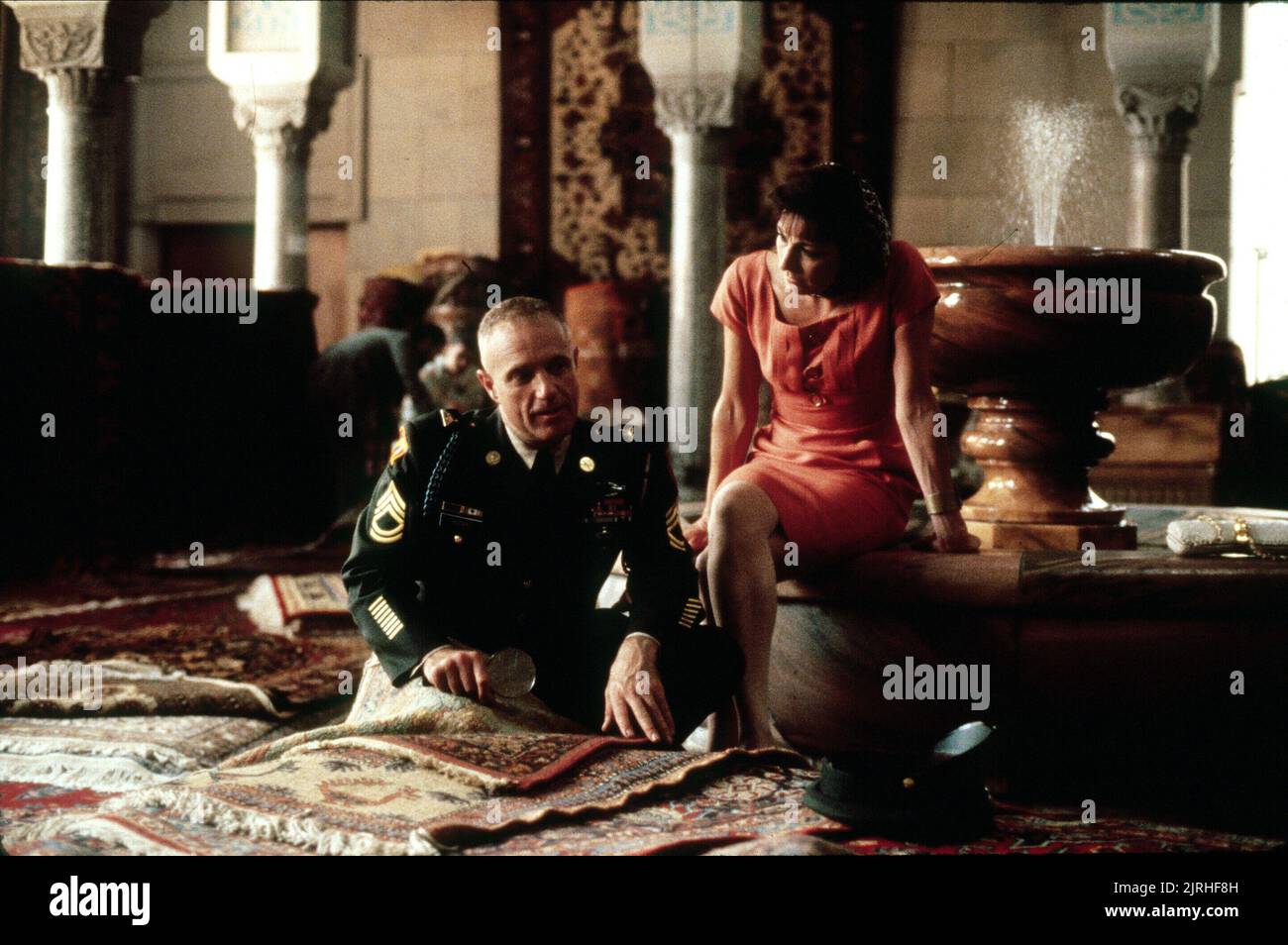 JAMES CAAN, ANJELICA HUSTON, GARDENS OF STONE, 1987 Stock Photo Alamy