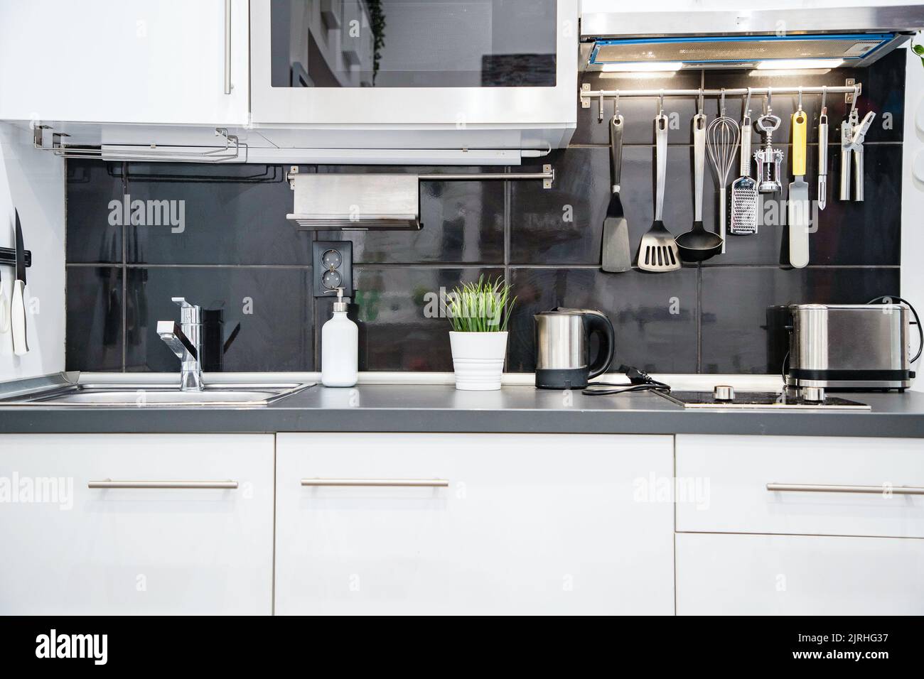 modern black and white kitchen interior Stock Photo - Alamy