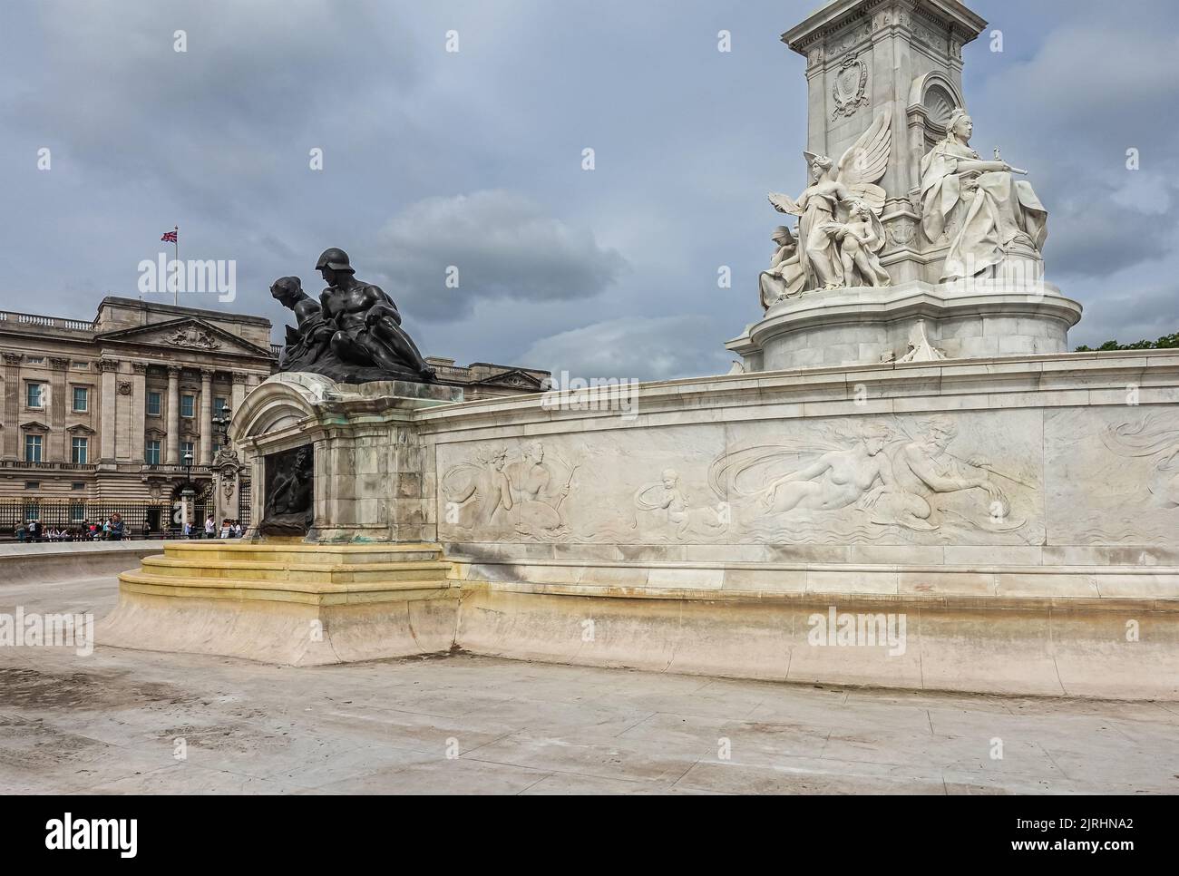 London, England, UK - July 6, 2022: Victoria Memorial. Dry fountain with murals and black bronze statue of couple under the main monument with enthron Stock Photo