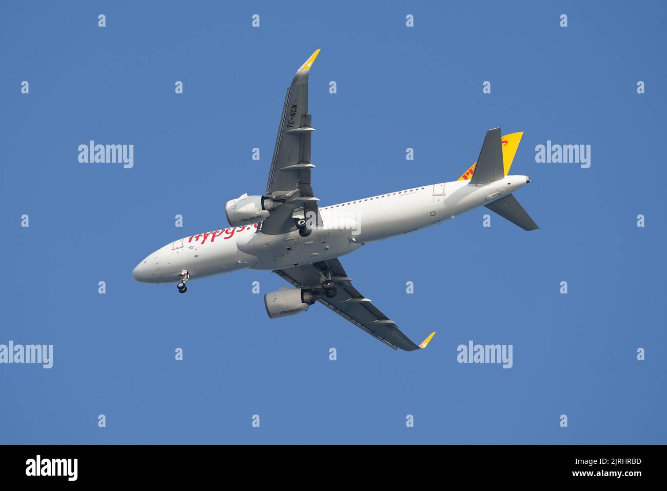 ISTANBUL, TURKEY - MAY 27, 2022: Pegasus Airlines Airbus A320 (9491) landing to Istanbul Sabiha Gokcen Airport Stock Photo