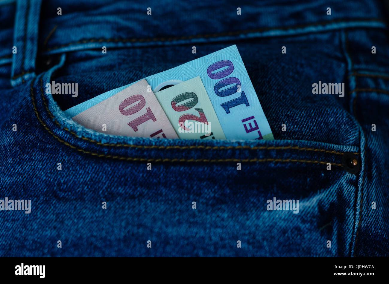 Selective focus on detail of lei banknotes. Close up macro detail of romanian lei banknotes, 100 lei isolated. World money concept, inflation and econ Stock Photo