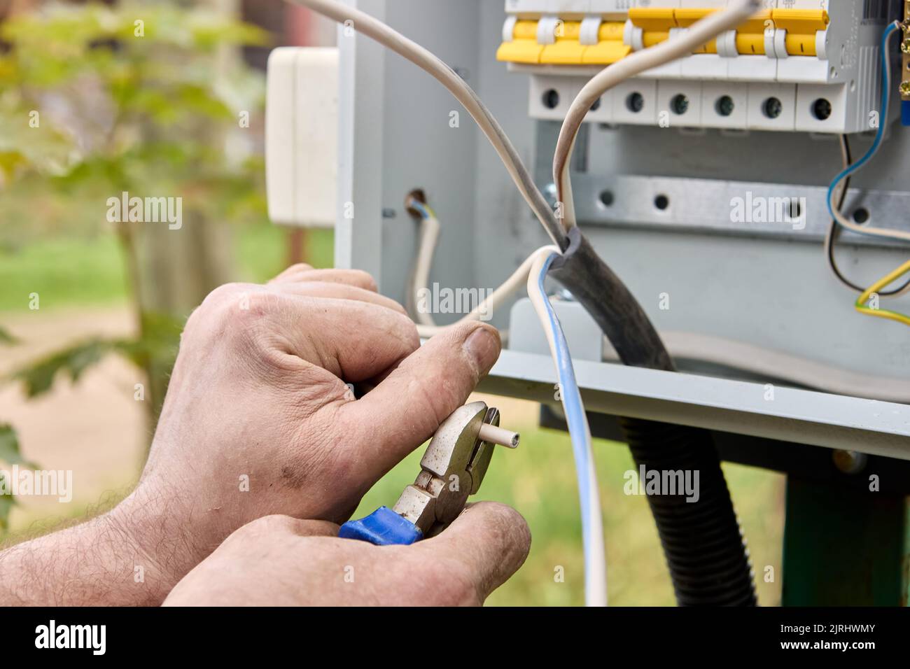 Connecting power cable to an outdoor electrical switchboard or