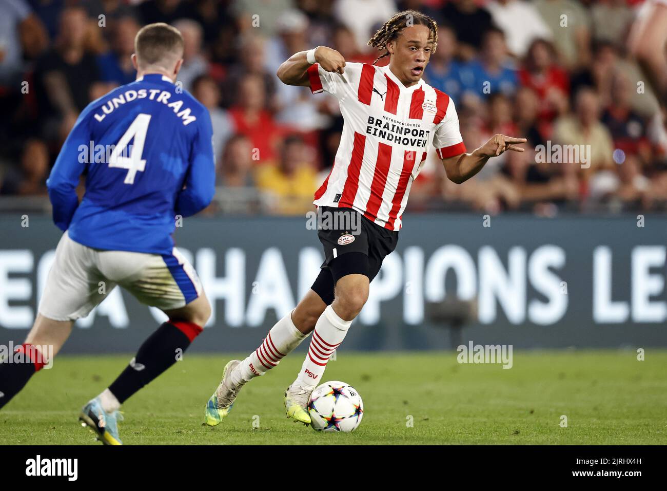 EINDHOVEN (lr) John Lundstram of Rangers FC, Xavi Simons of PSV