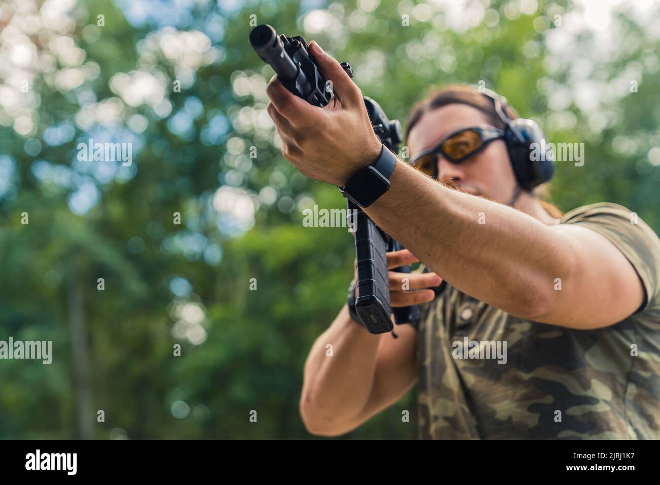 Man using a shotgun hi-res stock photography and images - Alamy