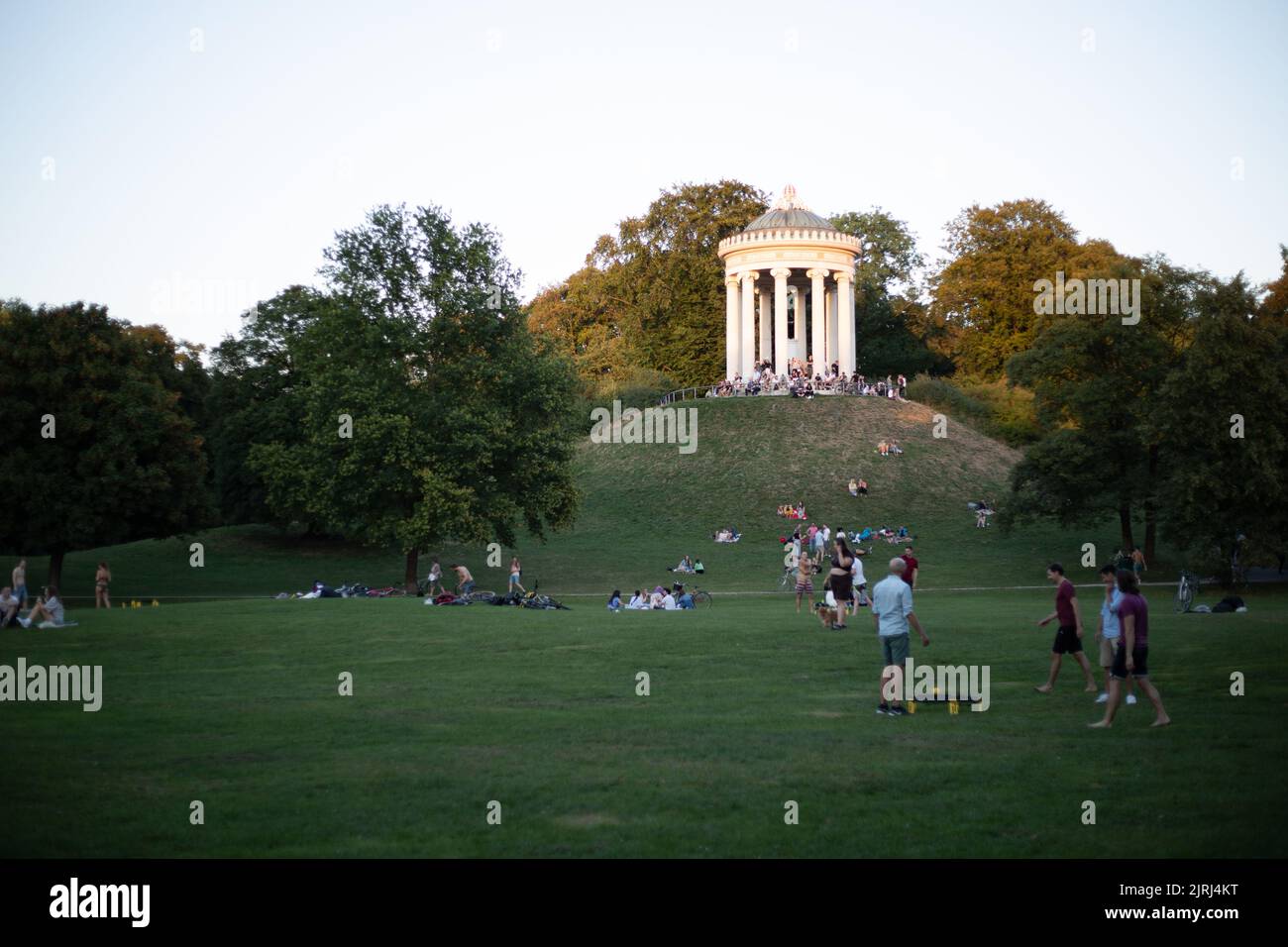 Munich, Germany. 24th Aug, 2022. The people enjoy the summer evening in Cafés, Bars, Restaurants and in the Englischer Garten in Munich, Germany on AUgust 24, 2022. (Photo by Alexander Pohl/Sipa USA) Credit: Sipa USA/Alamy Live News Stock Photo
