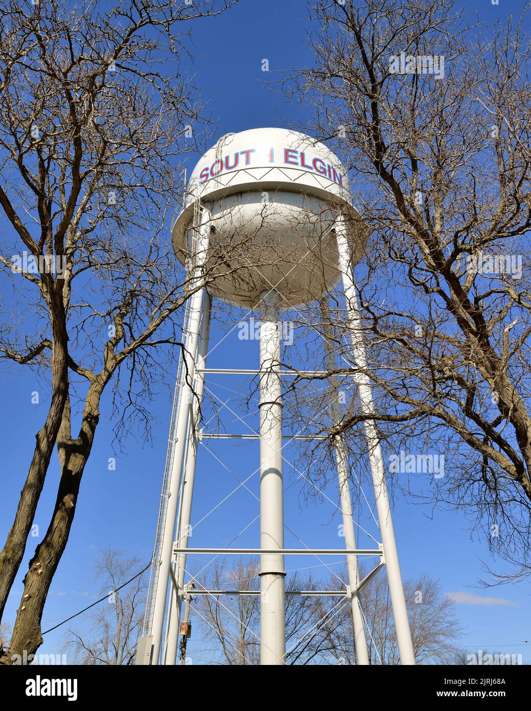 South Elgin, Illinois, USA. A community water tower in the suburbs of Chicago. Stock Photo