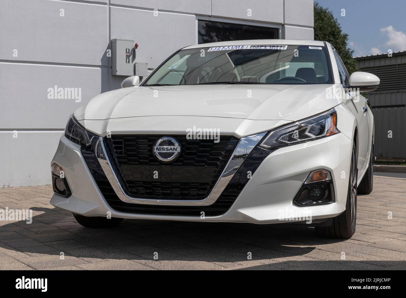 Indianapolis - Circa August 2022: Nissan Altima display at a dealership ...