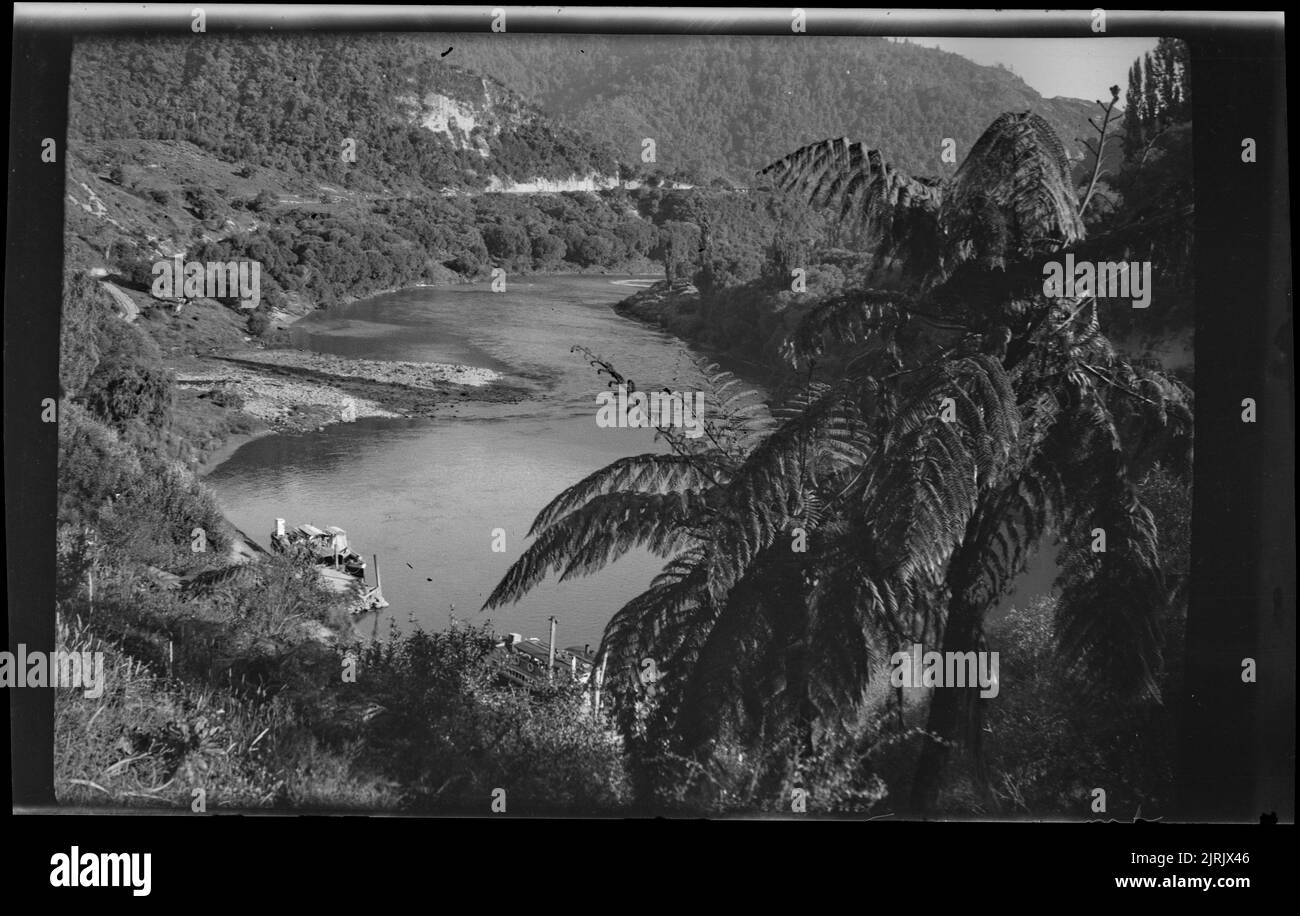 [Wanganui River], 1920s to 1930s, Whanganui River, by Roland Searle