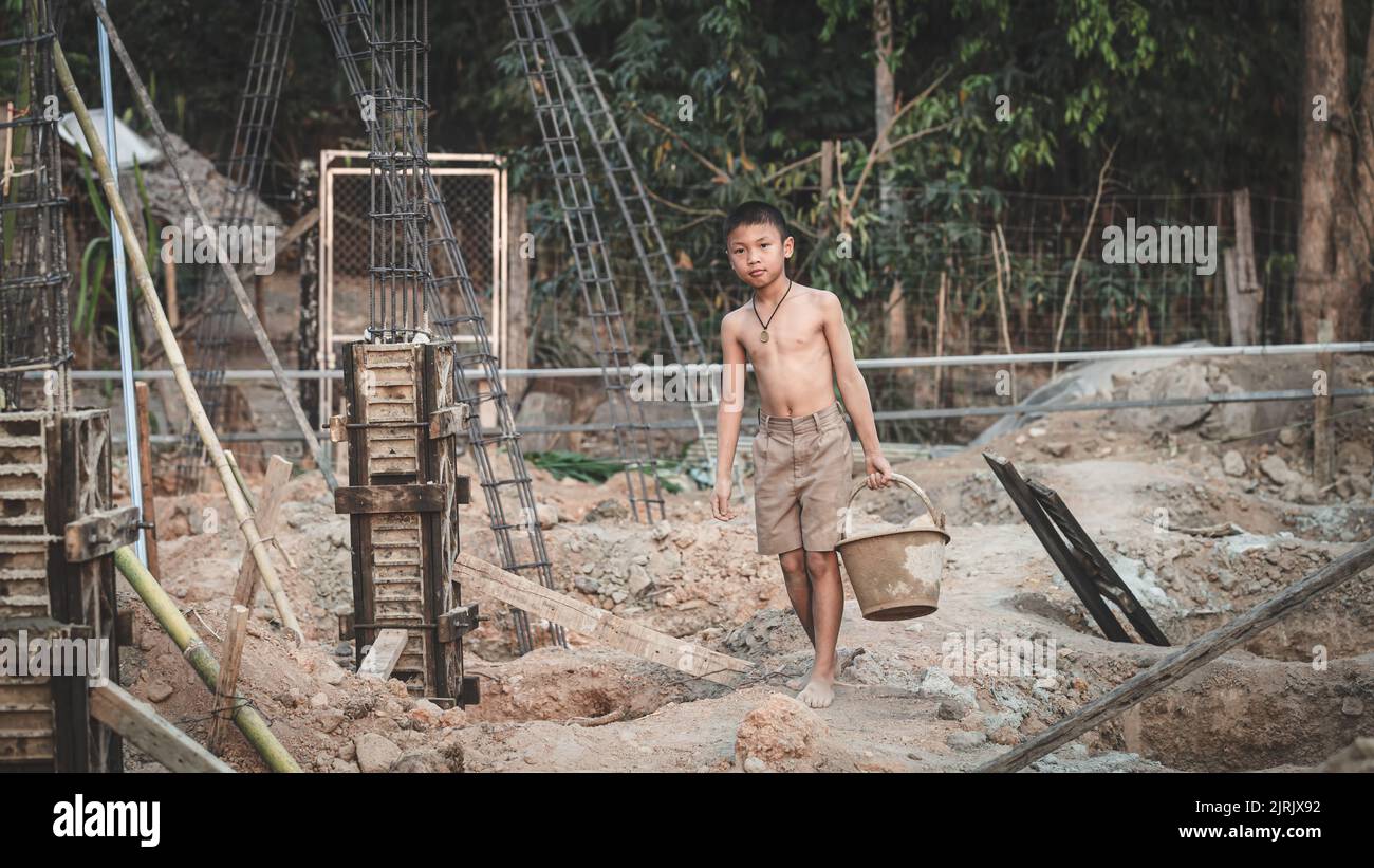 Poor Laborer Poor children are forced to work construction, Violence children and ...
