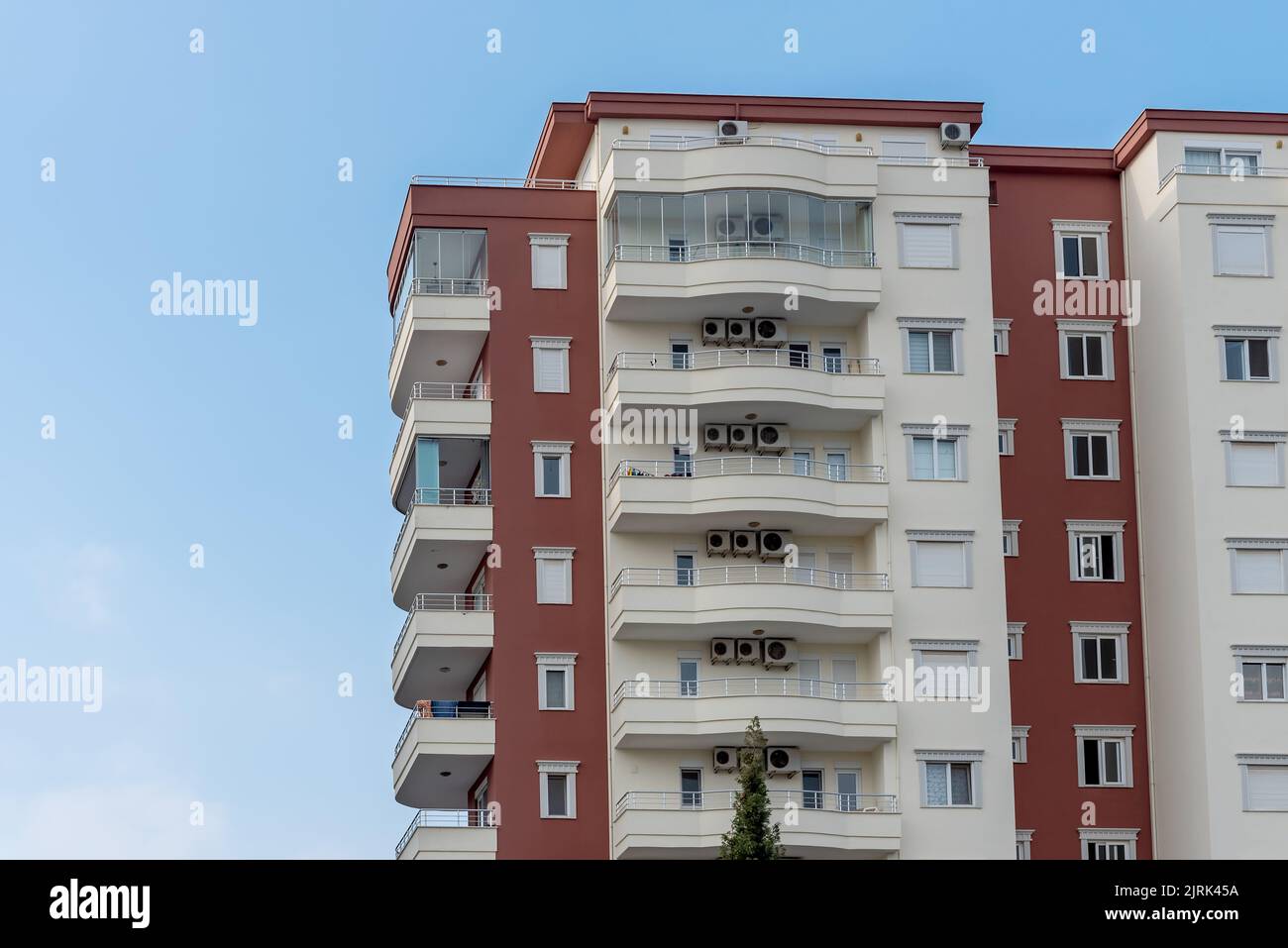 Residential building exterior hi-res stock photography and images - Alamy