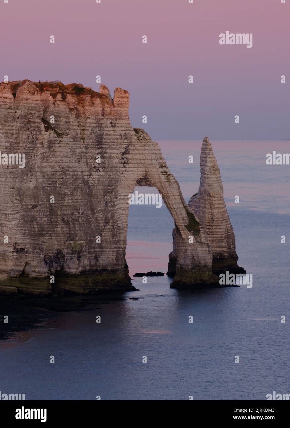 The Elephant's Trunk rock formation at Etretat, Normandy, French Channel Coast Stock Photo