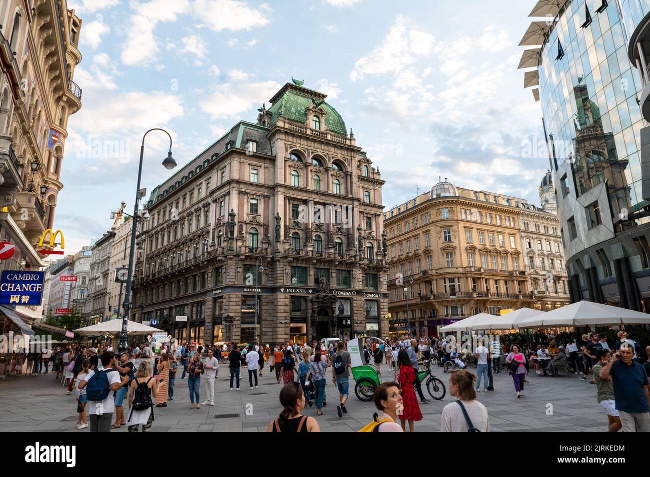 Vienna, Austria - August 11, 2022: Vienna downtown and the main city square Stephansplatz with always busy streets full of tourists in the one of the Stock Photo