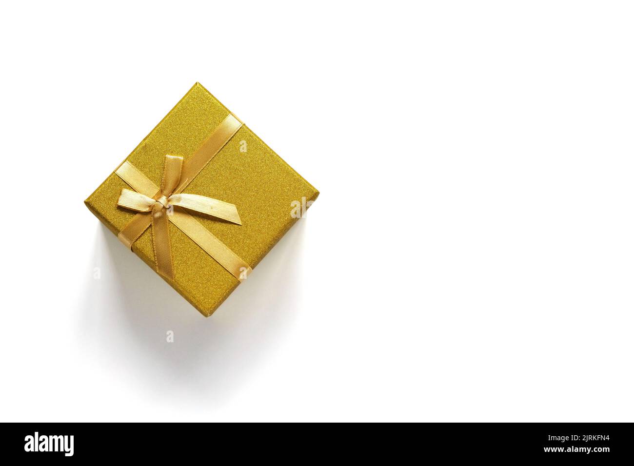Golden gift box hi-res stock photography and images - Alamy