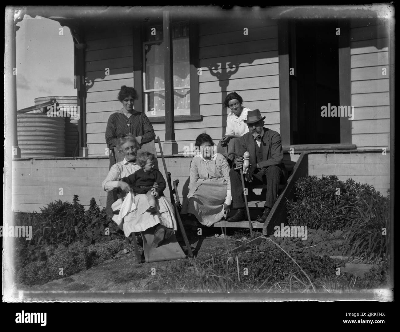 Family Group At Hatuma Hi res Stock Photography And Images Alamy family-group-at-hatuma-hi-res-stock-photography-and-images-alamy