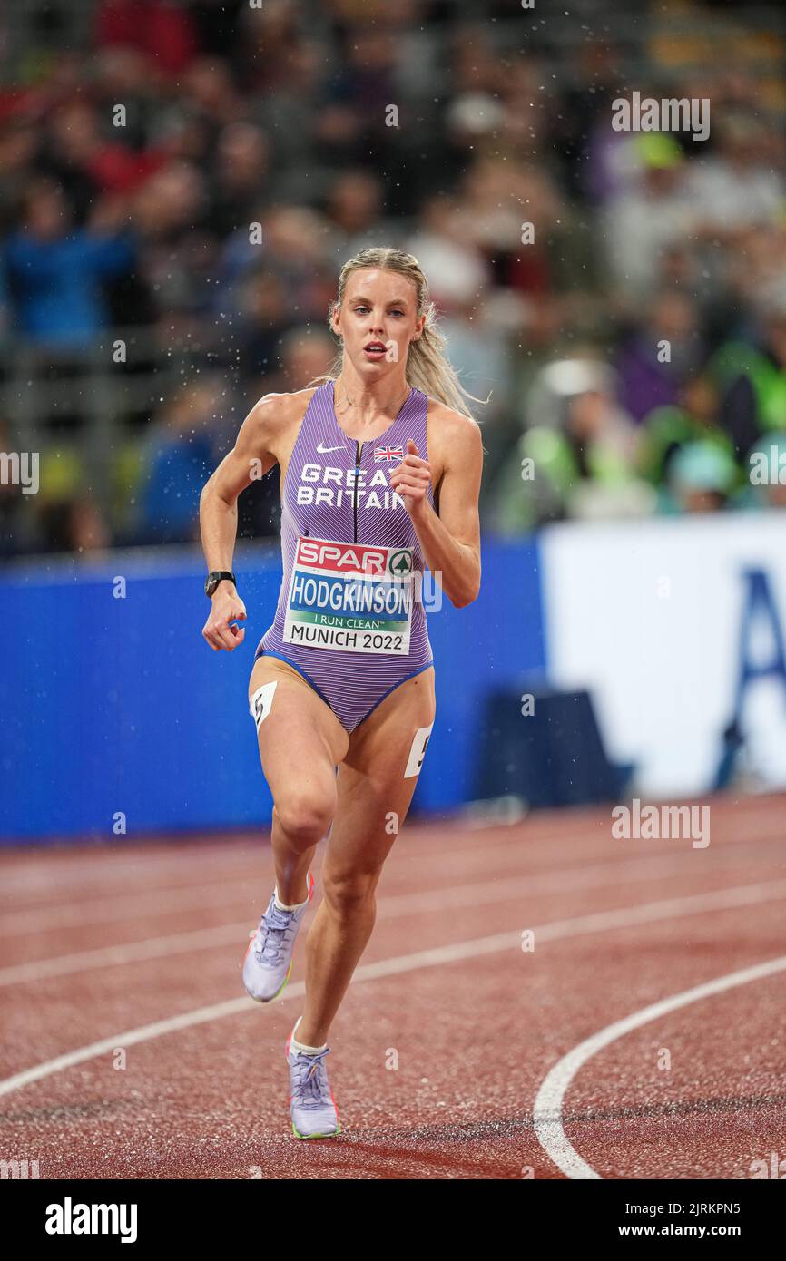 Keely Hodgkinson running the 800 meters at the European Athletics