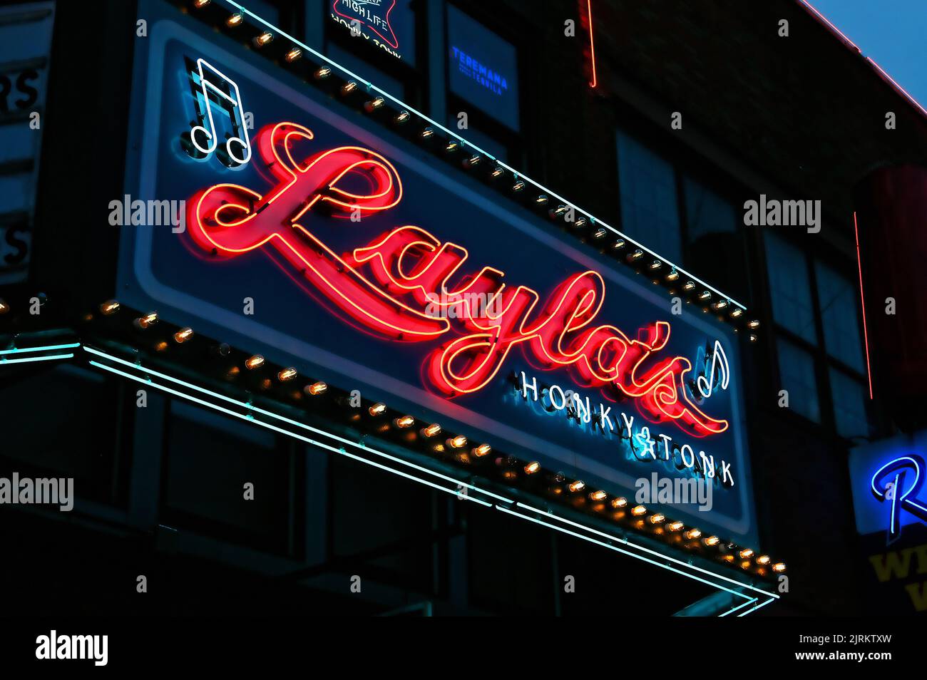 Leuchtreklame Layla«s auf dem Broadway; Nashville, Tennessee, Vereinigte Staaten von Amerika Stock Photo