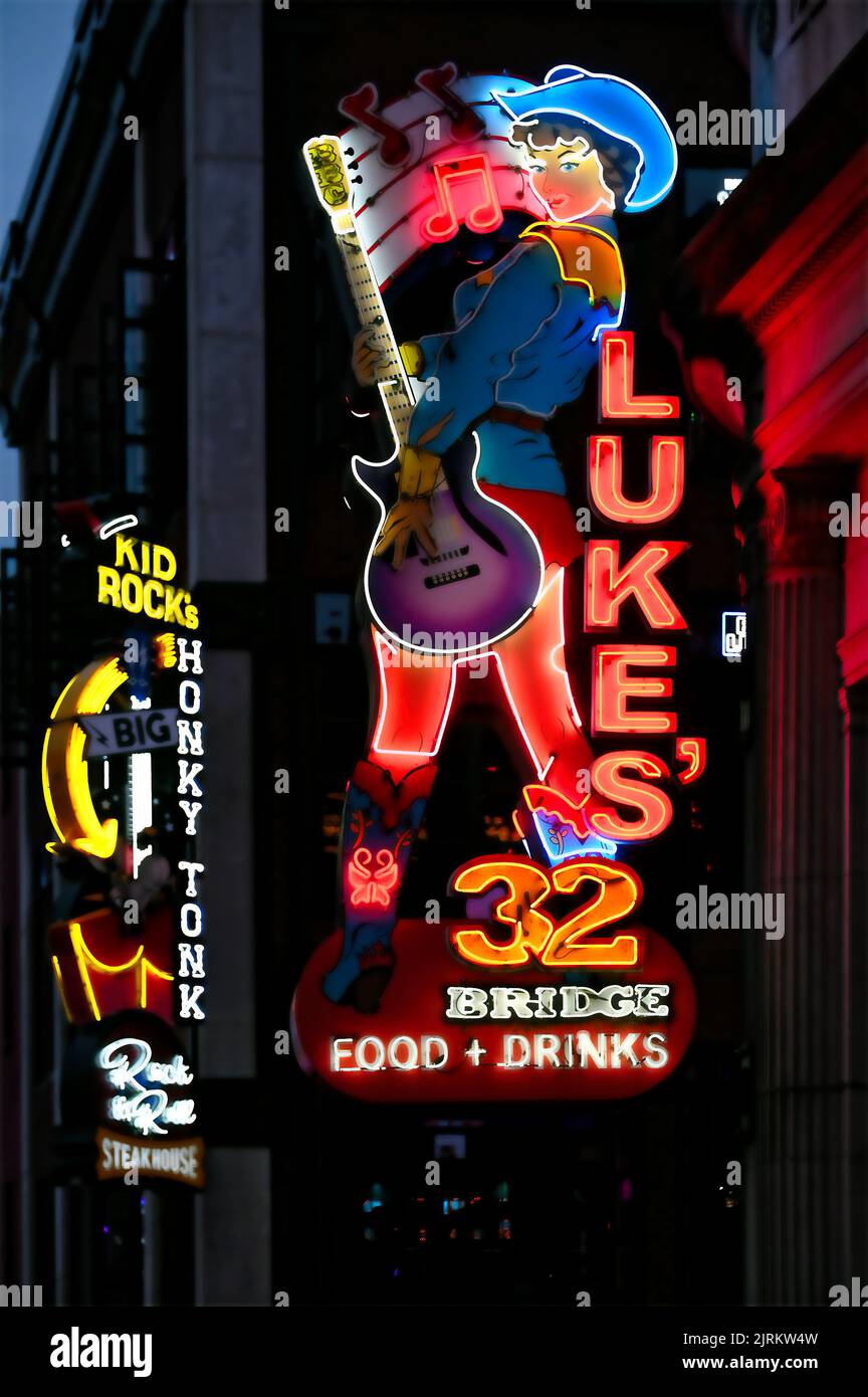 Leuchtreklame Luke«s auf dem Broadway; Nashville, Tennessee, Vereinigte Staaten von Amerika Stock Photo