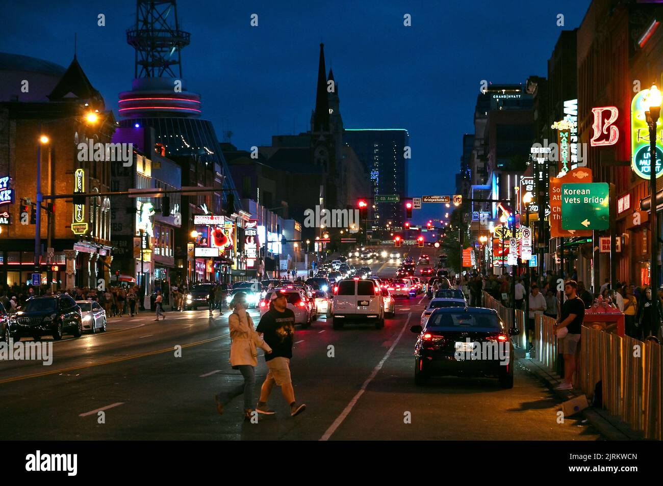 Broadway bei Nacht; Nashville, Tennessee, Vereinigte Staaten von Amerika Stock Photo