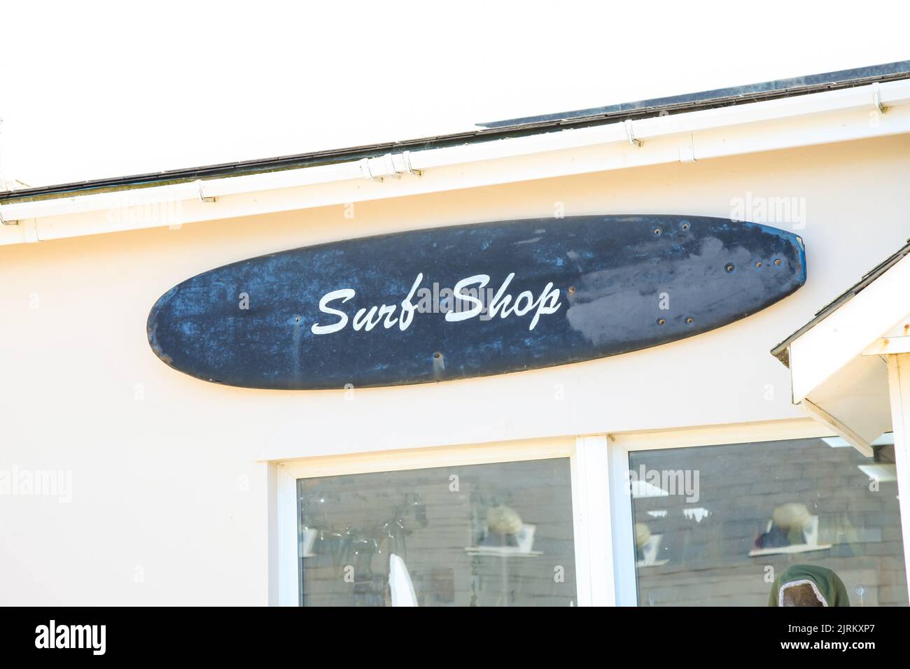 'Offshore Croyde' Surf Shop at Croyde Bay beach, Braunton, Devon, England, UK, August 2022 Stock Photo
