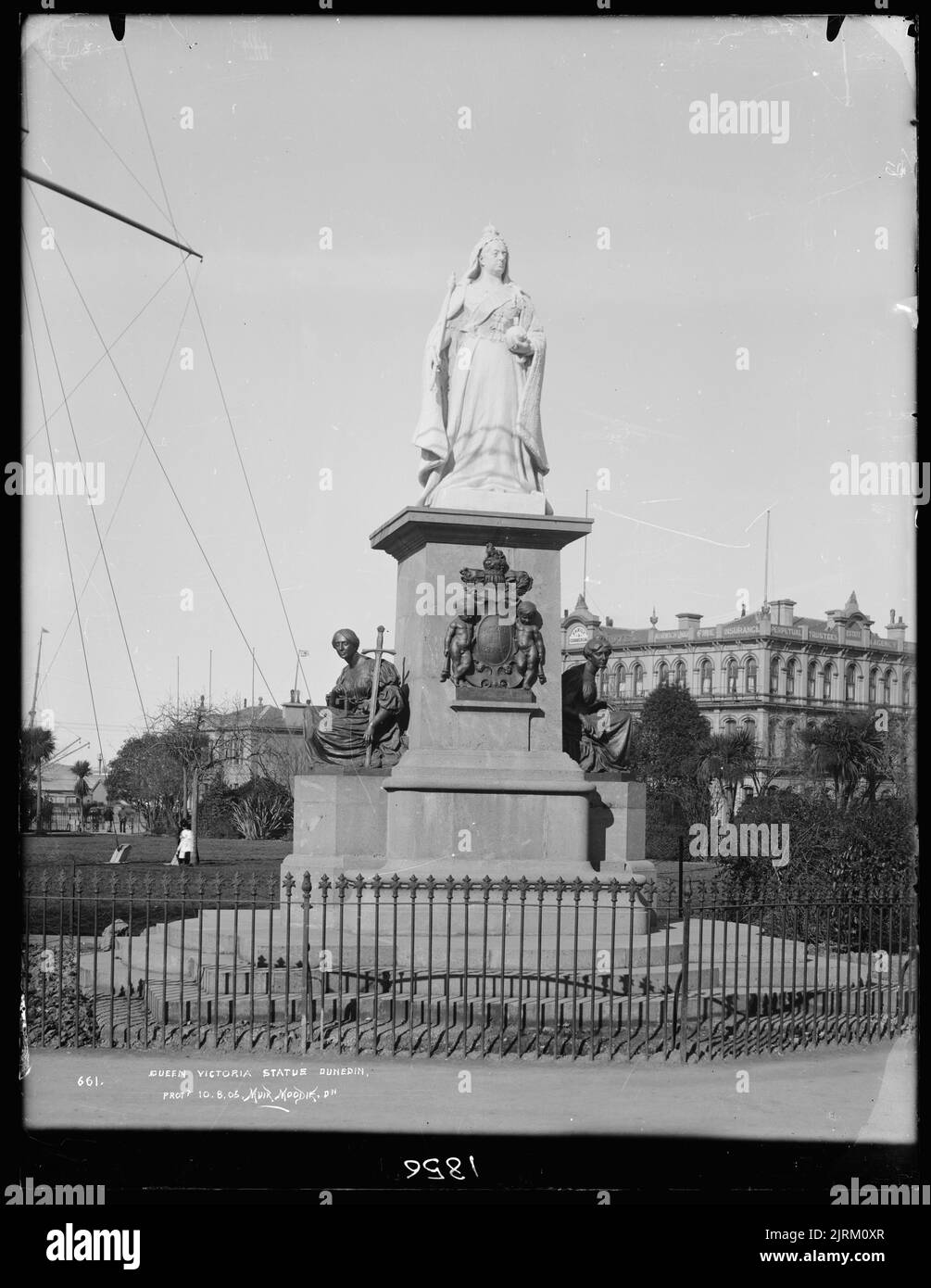 Queen Victoria Statue, Dunedin, circa 1905, Dunedin, by Muir & Moodie