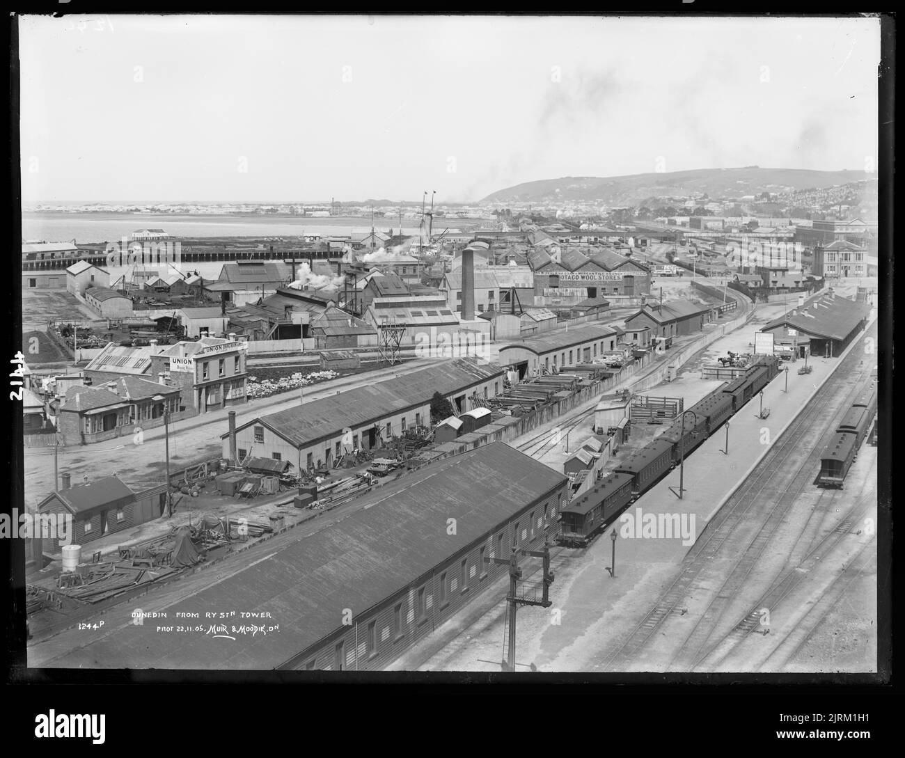 Dunedin railway station Black and White Stock Photos & Images Alamy