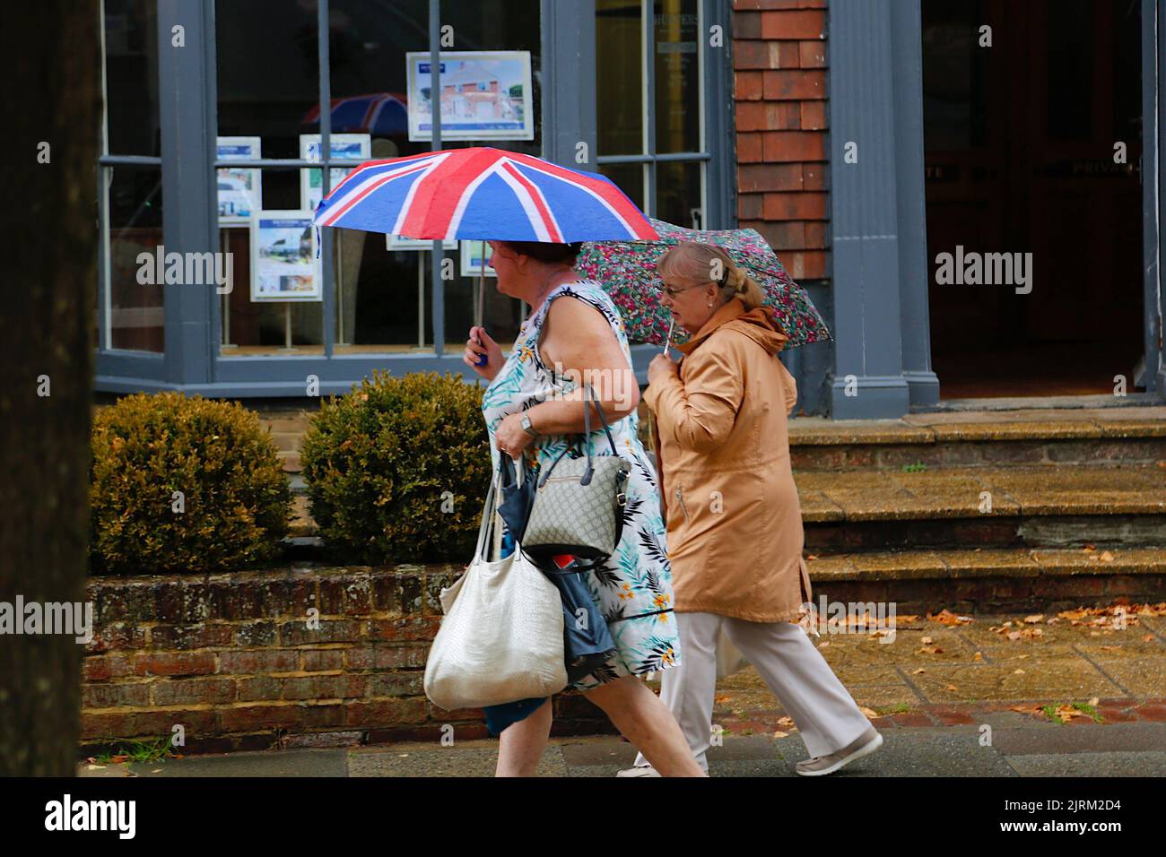 Tenterden, Kent, UK. 25 Aug, 2022. UK Weather: Heavy rain and thunder expected to roll into the South East. Colourful umbrellas as Tenterden town is hit by rain. Photo Credit: Paul Lawrenson /Alamy Live News Stock Photo