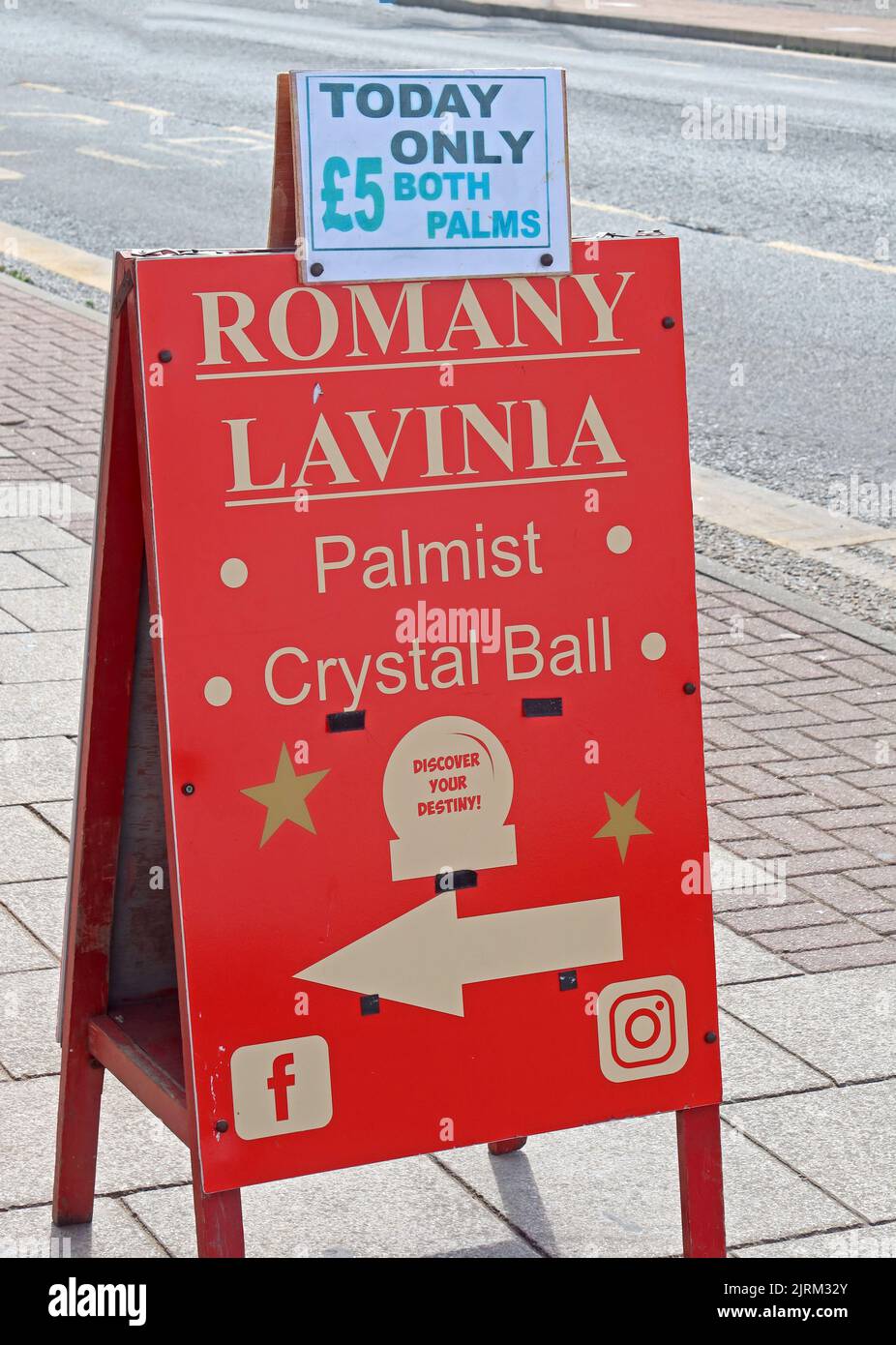 Romany Lavinia, Palmist, Clairvoyant, Crystal Ball, Past Present Future, on promenade, Blackpool, Lancashire, England, UK, FY1 Stock Photo