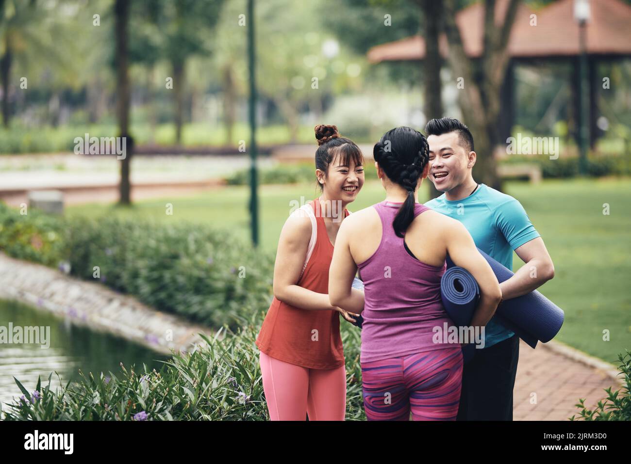 Sporty asian man woman hi-res stock photography and images - Alamy