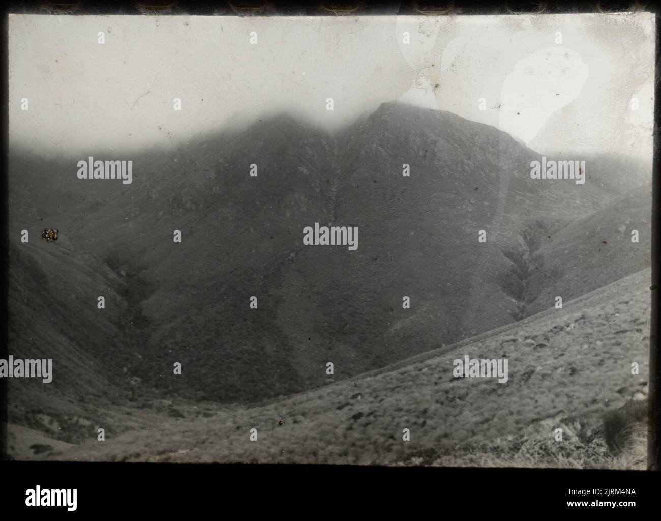 Cirque at head of Park Valley, face of Arete Peak (centre) main U-shaped hanging valley (on right) ..., February 1911, North Island, by Leslie Adkin. Gift of Adkin Family, 1997. Stock Photo