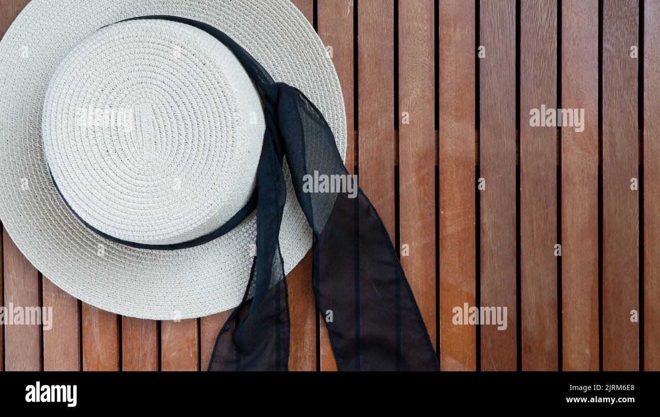 Womens sun hat hi-res stock photography and images - Alamy