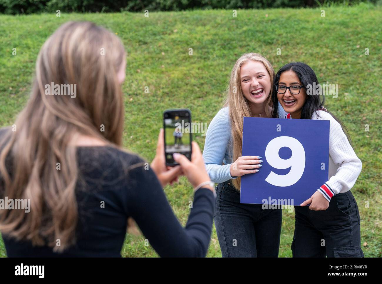 (left to right) Molly Fearn and Aminah Majid have their photograph taken as they celebrate after receiving their GCSE results at The Grammar School in Leeds, Yorkshire. Picture date: Thursday August 25, 2022. Stock Photo