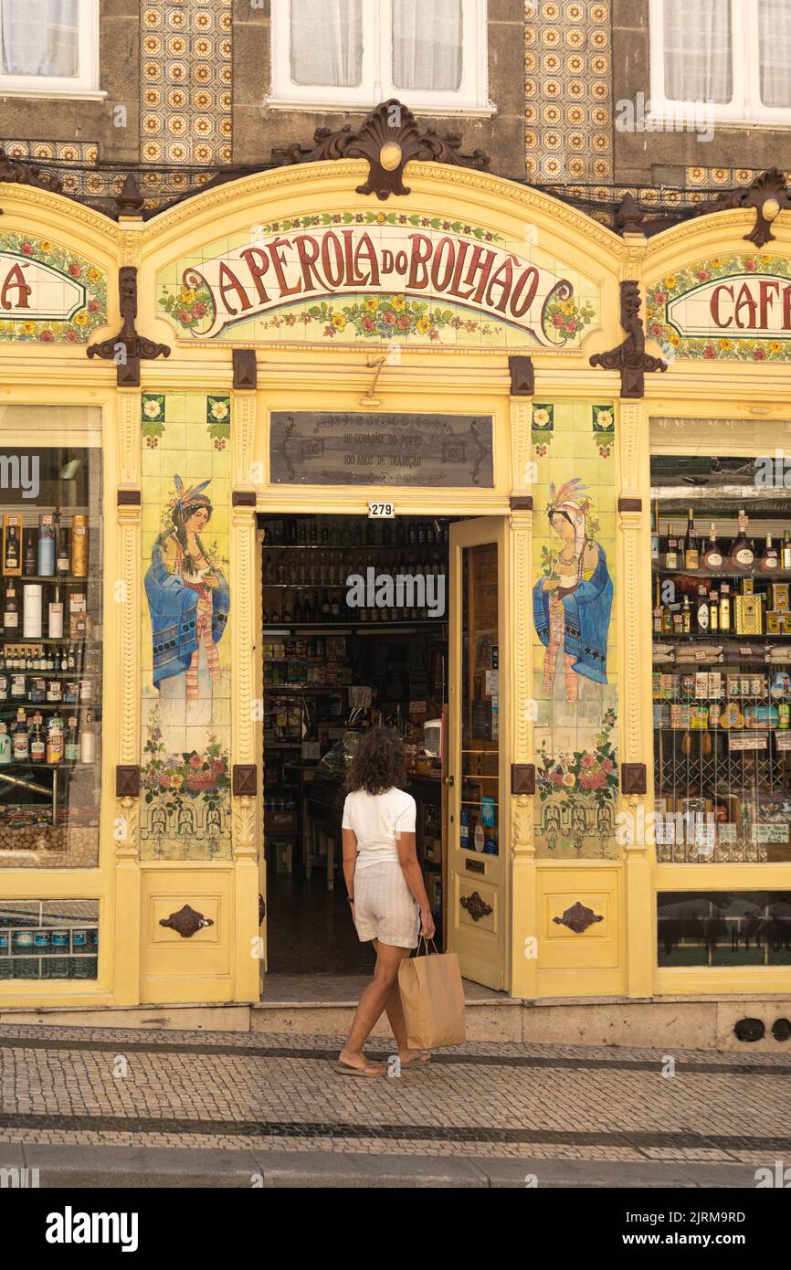 OPORTO, PORTUGAL - 28.07.2022: Traditional souvenir food store Stock Photo