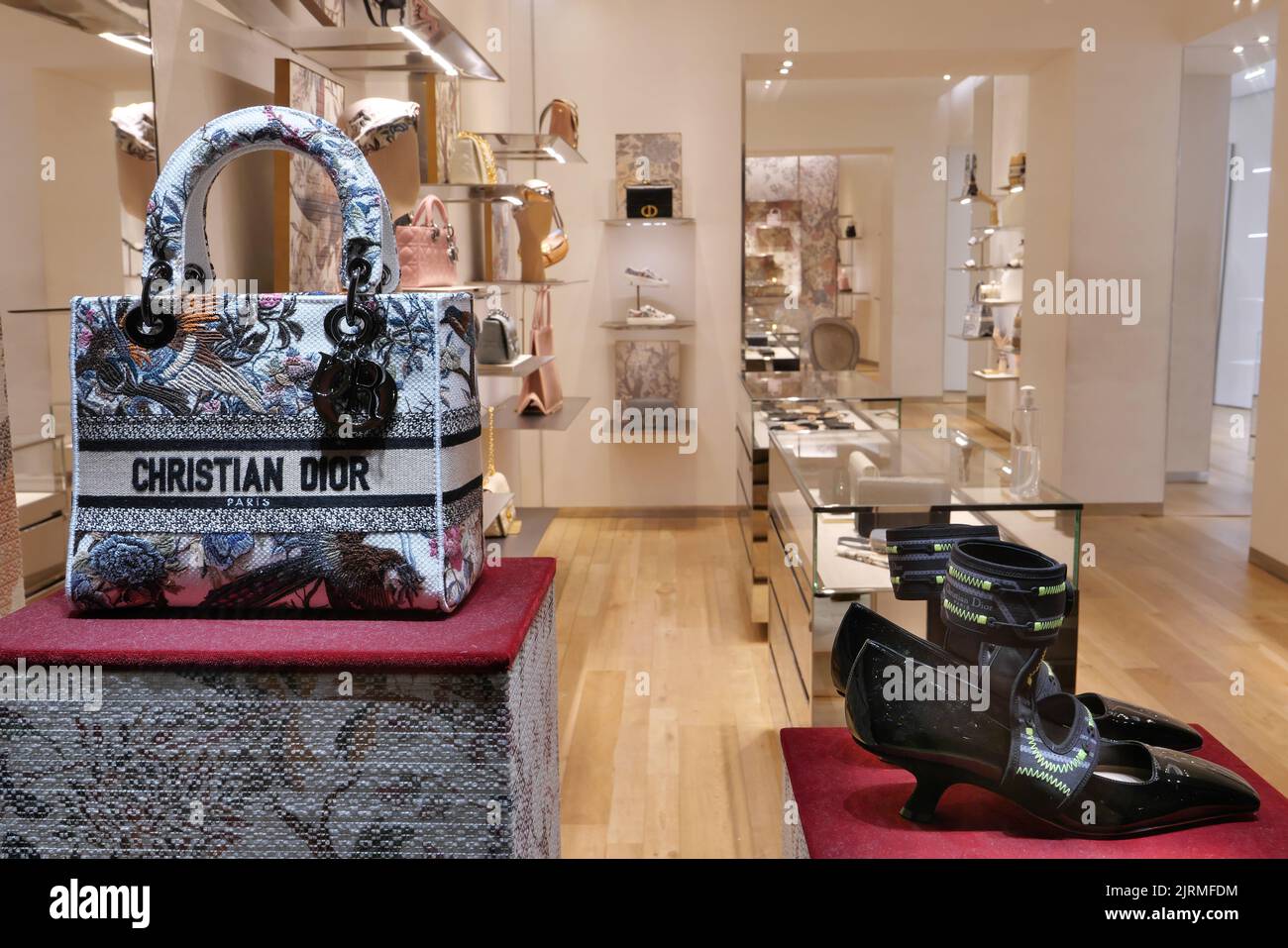 BAG AND SHOES ON DISPLAY AT CHRISTIAN DIOR FASHION BOUTIQUE Stock Photo