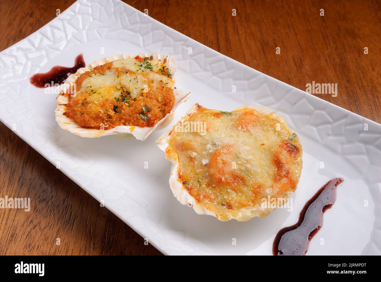 Crab and shrimp served in a shell, also known as Casquinha or crab cone