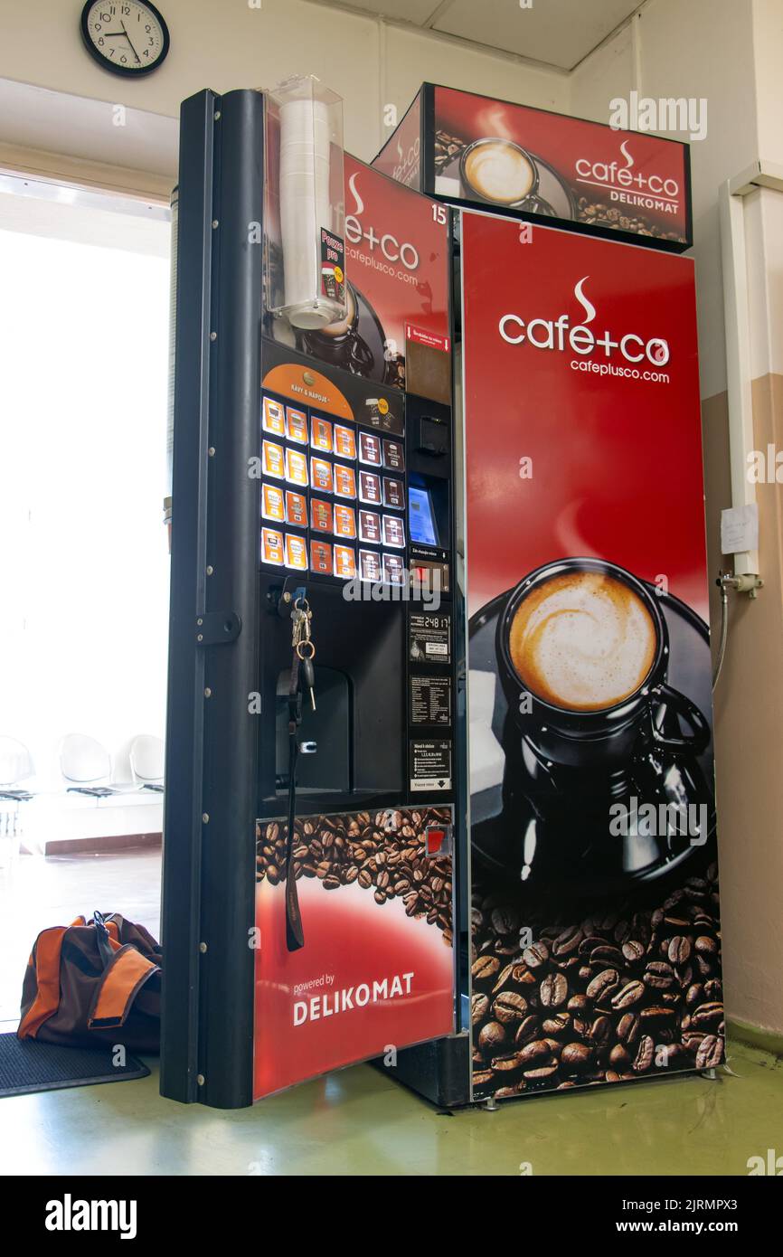 https://c8.alamy.com/comp/2JRMPX3/liberec-czech-republic-aug-10-2022-open-vending-machine-for-hot-drinks-2JRMPX3.jpg
